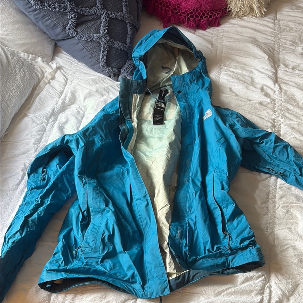 Turquoise north face rain coat S